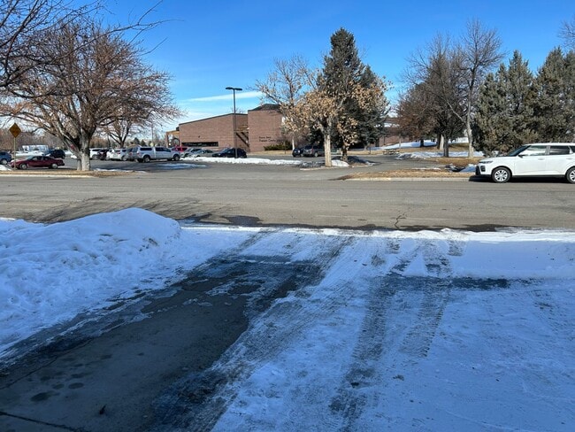 Building Photo - 3 Bed 1.5 Bath Townhome In Excellent Neighborhood