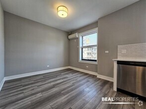 Building Photo - 2 bedroom in CHICAGO IL 60613