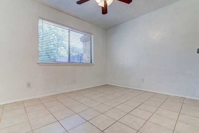 Building Photo - 1202 Westcott Dr