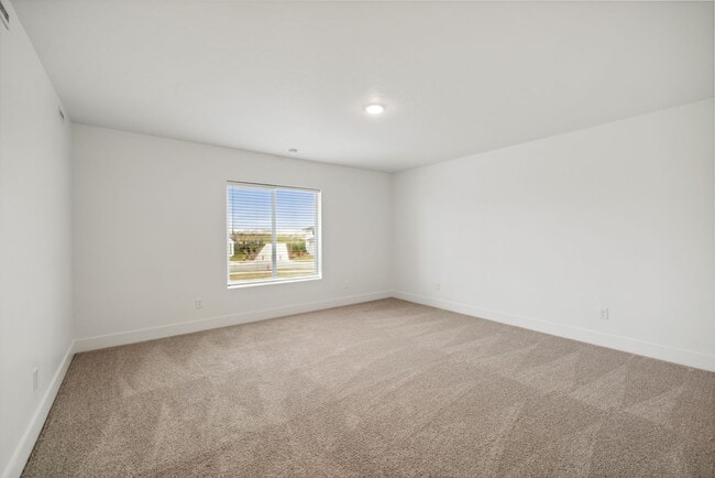 Building Photo - Move-In Ready Elegance - 4 Bedrooms! Pet Friendly!