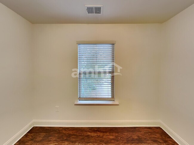 Building Photo - 234 McBee Pl