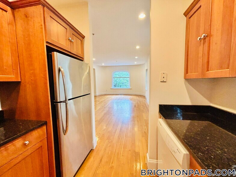 Primary Photo - 10 Selkirk Rd