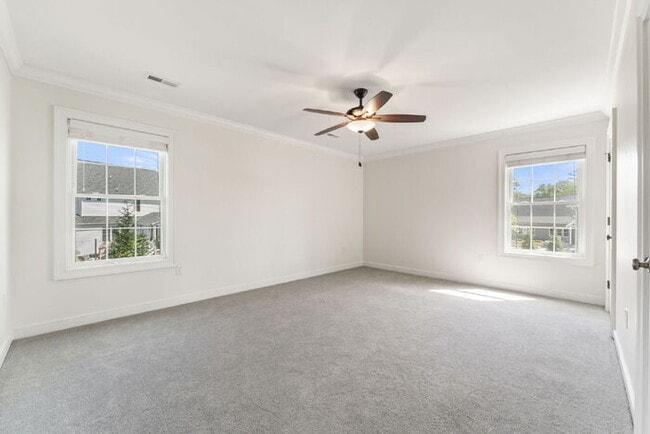 Building Photo - Spacious 5-Bedroom Oasis with 3.5 Baths in...