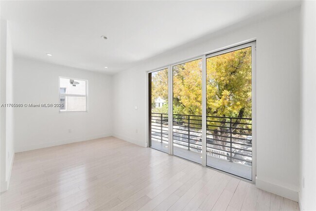 Building Photo - 1352 SW 22nd St
