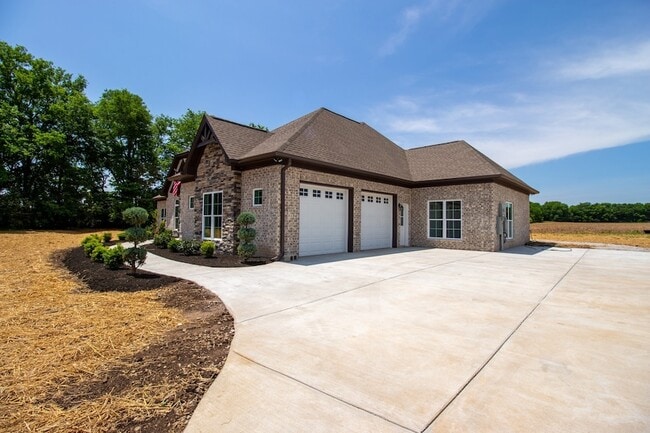 Building Photo - 935 S Cross Bridges Rd