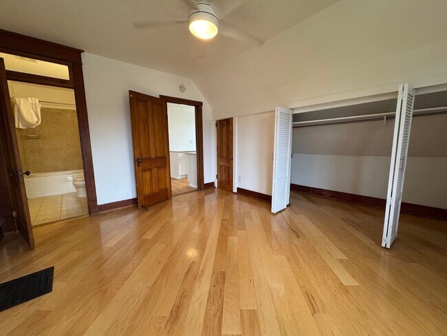 Building Photo - 1805 Spruce St