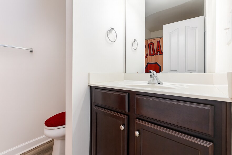 Building Photo - 9702 Pond Vista Ct