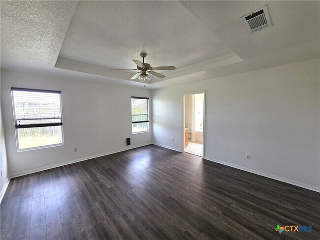 Building Photo - 2402 Mikulec Dr