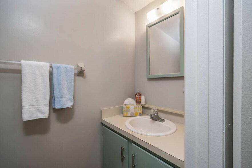 Building Photo - 2300 SW 43rd St