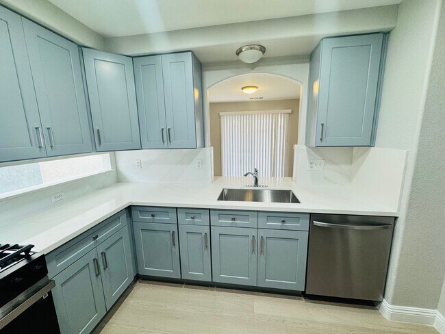 Building Photo - 4 Bedrooms Home For Rent