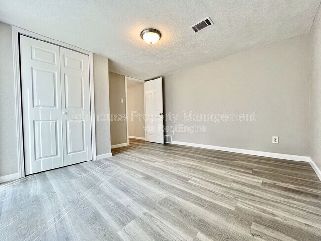 Building Photo - 18169 Swiss Dr