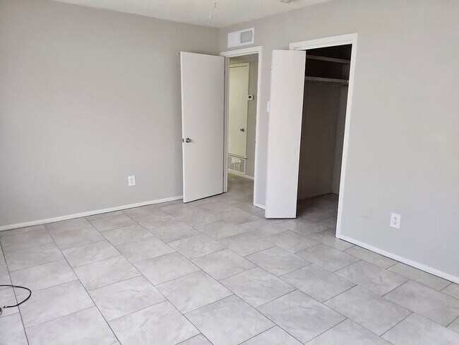 Building Photo - 3 Bedroom 2 Bath Home for Rent