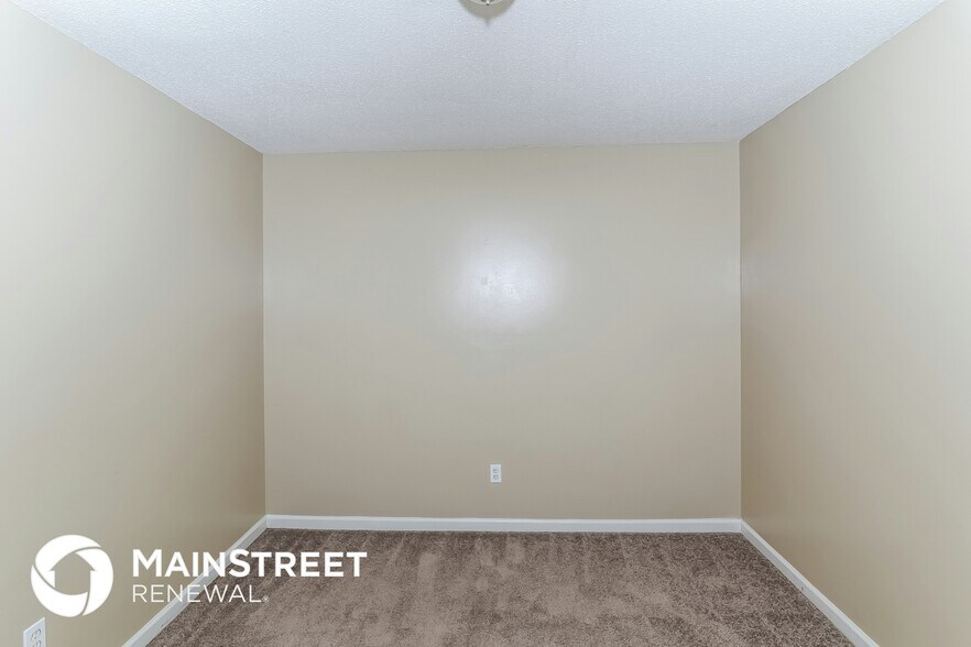 Building Photo - 4820 Greenlawn Cove
