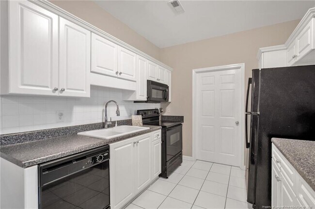 Building Photo - 625 Marshtree Ln