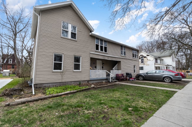 Building Photo - 624 S Lansing St