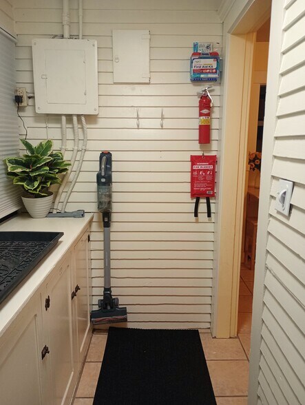 Building Photo - 1209 32nd St