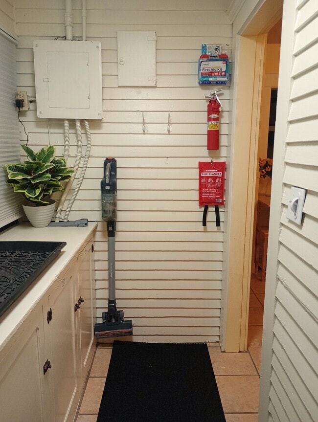 Building Photo - 1209 32nd St