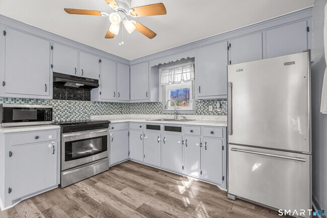 Building Photo - 466 High Hill Rd