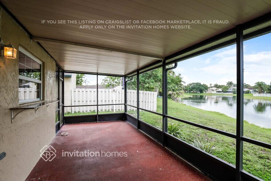 Building Photo - 13970 Langley Pl