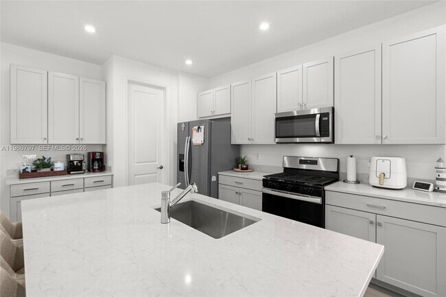 Building Photo - 13461 SW Bally Dr