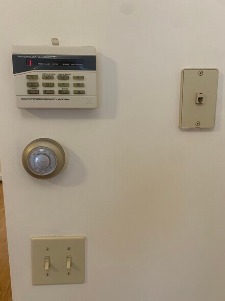 Building Photo - 202 Hurley St