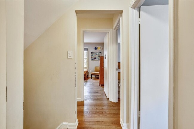 Building Photo - Fabulous 5BR 2.5BA Located in Close in Roc...