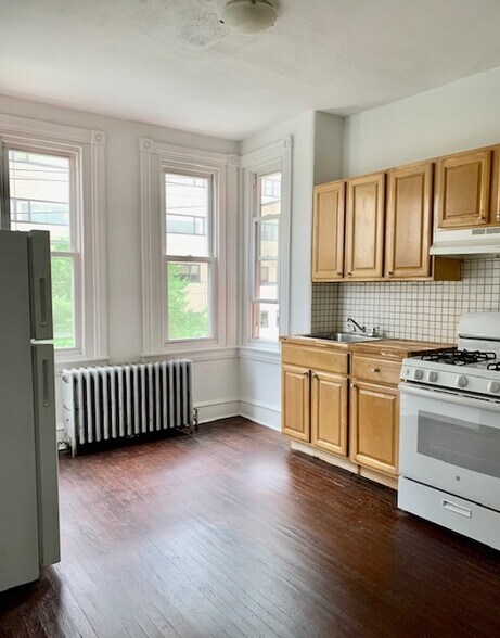 Building Photo - 3355 N Park Ave