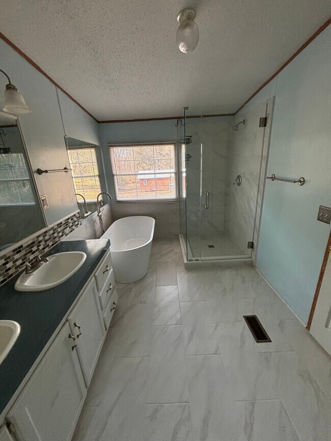 Building Photo - Pebblebrook