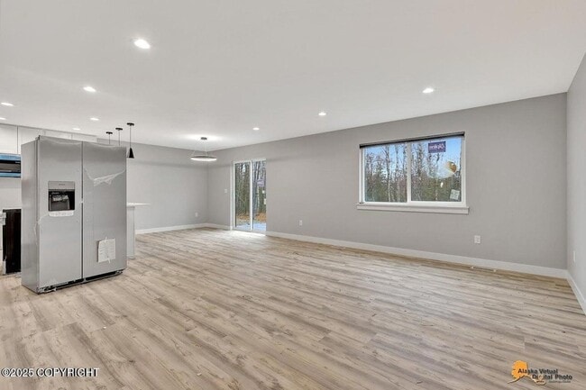 Building Photo - 623 Rita Cir