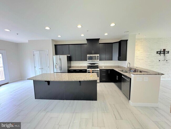 Building Photo - 9160 Landon House Ln