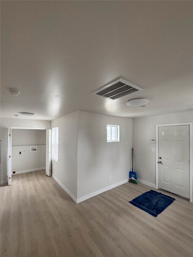 Building Photo - 2000 Meridian Ave