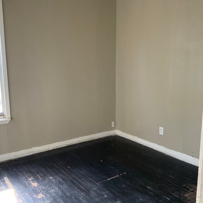 Building Photo - 3 Bedroom 1 Bath home Call today for Move in Special