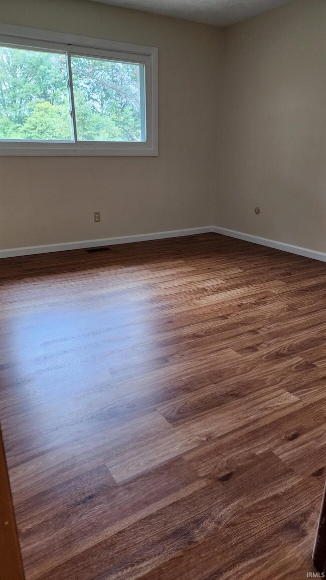 Building Photo - 708 E Eddington Ct