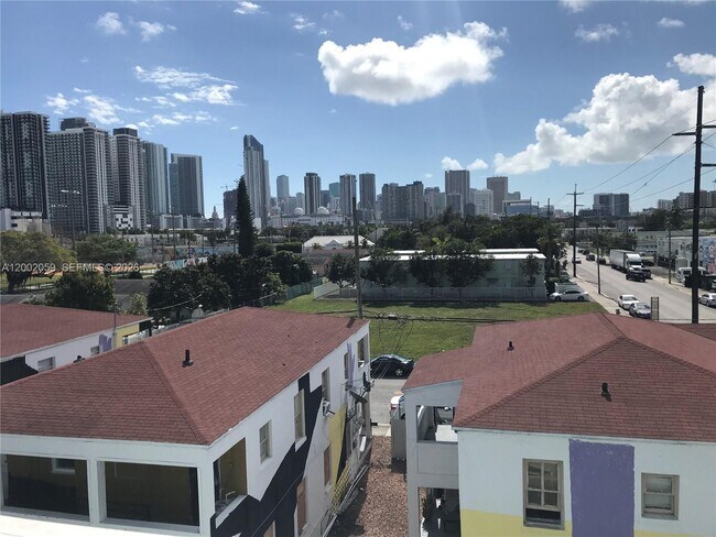 Building Photo - 1815 NW 1st Ct