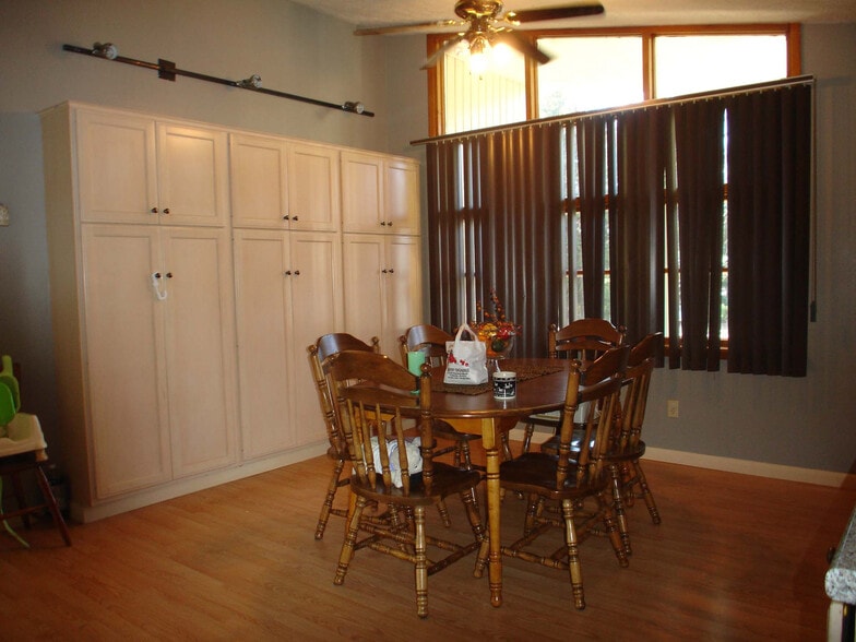 Building Photo - 8074 Rolling Hills Dr
