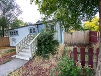 Building Photo - Three Bedroom, One Bathroom House with Fenced Yard