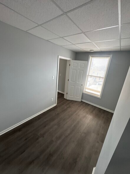 Building Photo - 2914 S Wells St