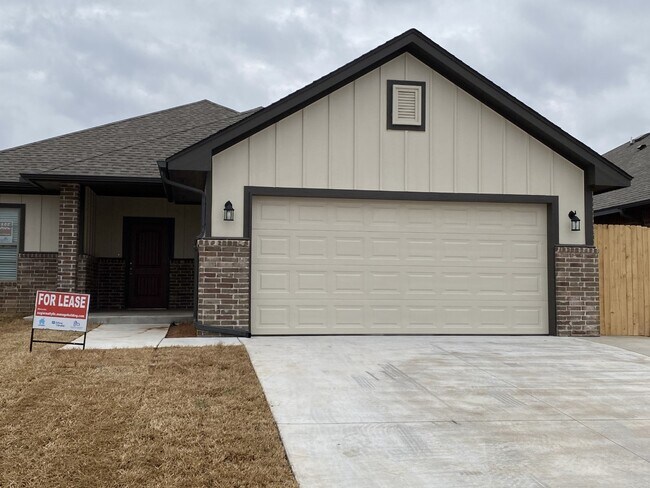 Building Photo - 2424 Alta Vista Ln