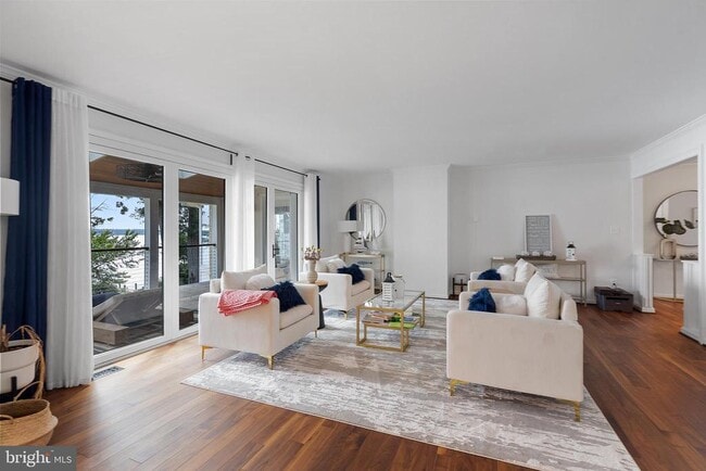 Building Photo - 5837 River Dr