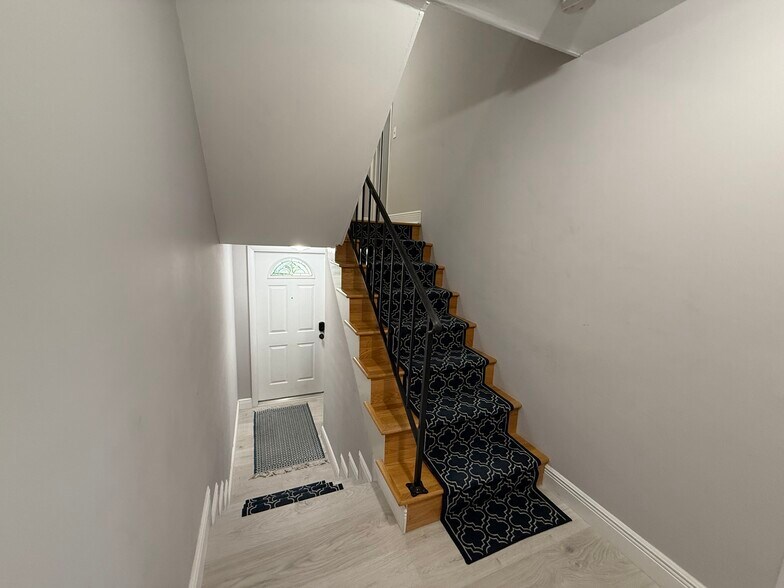 Split level - 386 Golfview Rd