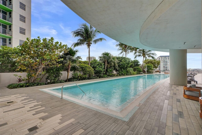 Building Photo - 488 NE 18th St