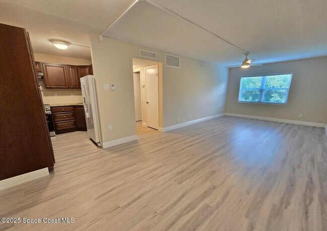 Building Photo - 230 Columbia Dr