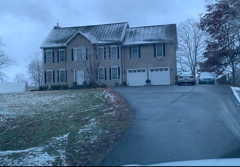 Building Photo - 802 Evergreen Ave
