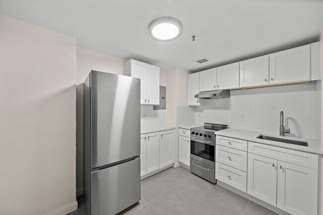 Building Photo - 48 Fenway