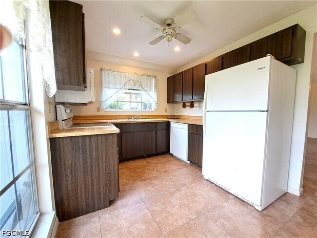 Building Photo - 10525 Putnam Ct
