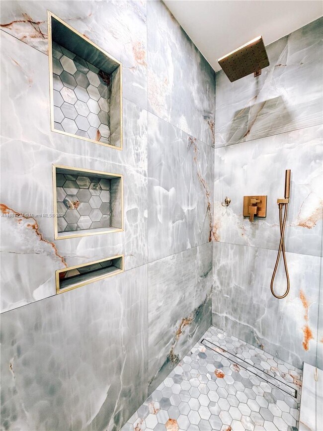 Building Photo - 425 NE 103rd St