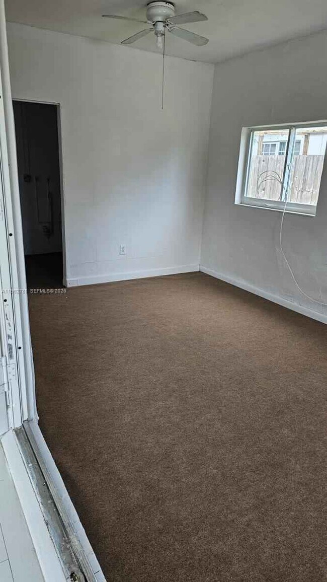 Building Photo - Southwest 93rd Avenue, Palmetto Bay, FL 33157 - 4 BR 2 BA single-family home