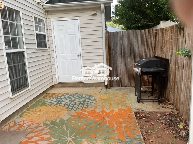 Building Photo - 9619 Littleleaf Dr