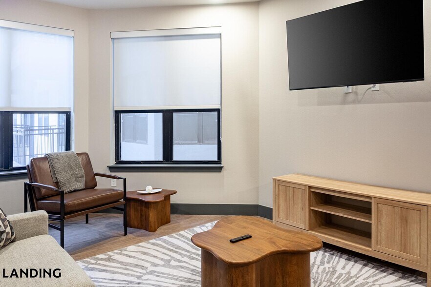 Building Photo - 415 E 2nd St S