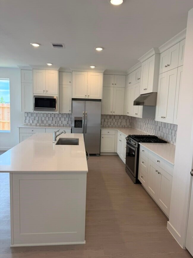 Building Photo - 2847 Gdn Mdw St